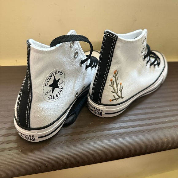 Converse - Picture 2 of 3